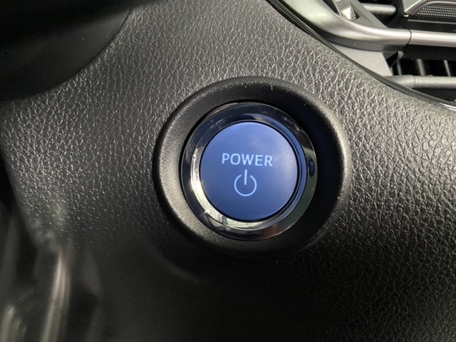 トヨタ・C-HRのプッシュスタートボタン